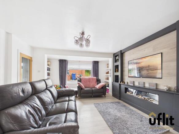 5 bed Semi-Detached for sale Image 4