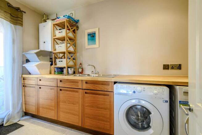 Utility Room-i06.jpg
