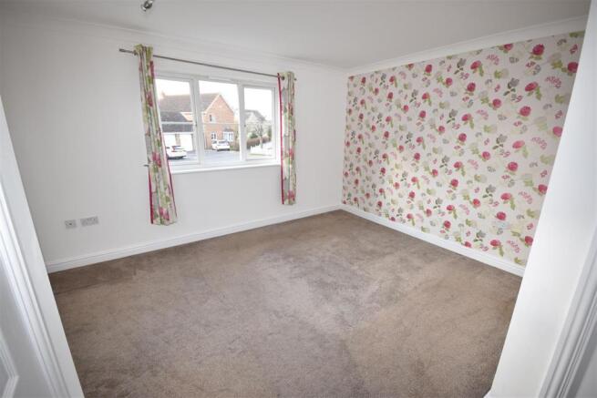 Master Bedroom (L shaped)