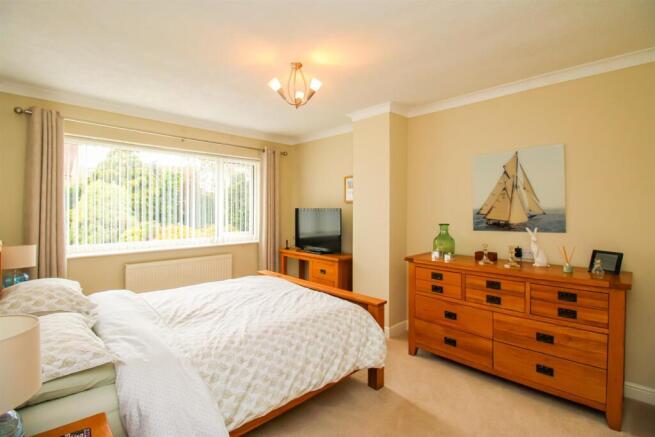 3 bed Semi-Detached for sale Image 12