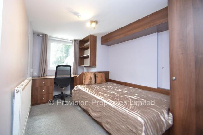 5 bed Terraced to rent Image 8