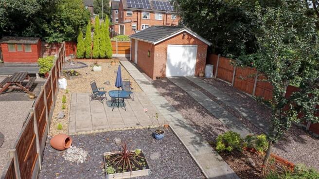 ENCLOSED REAR GARDEN
