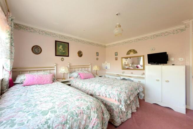 2 bed Bungalow for sale Image 12