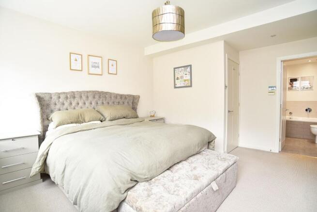 4 bed Town House for sale Image 9