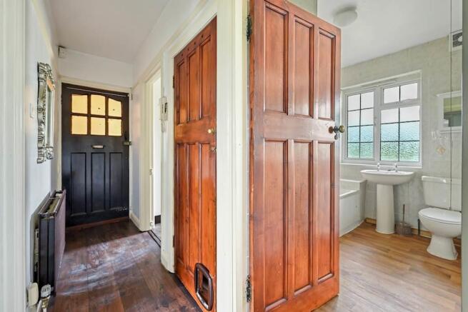 04-5ac2GCPMSC - 19 Barons Court - Hall - Original