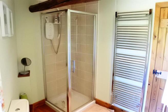 EN SUITE SHOWER ROOM