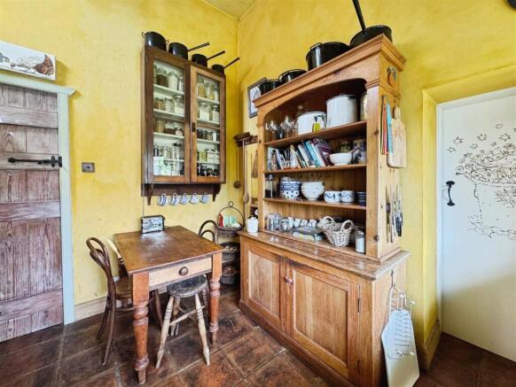 1 bed Detached for sale Image 8