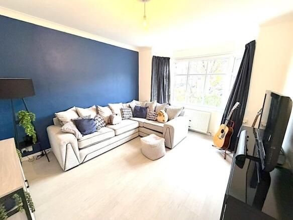 3 bed House to rent Image 5