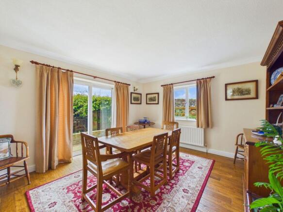 4 bed Detached for sale Image 5