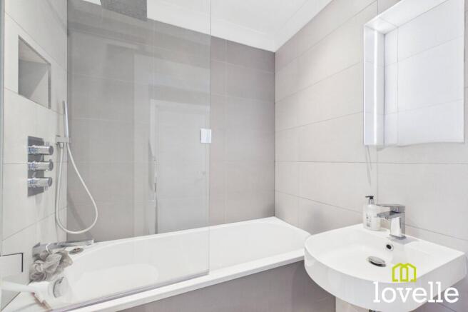 2 bed Flat for sale Image 4
