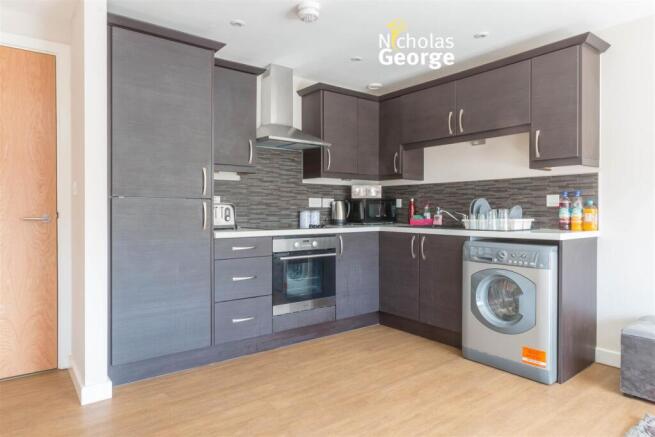 Vicarage rd 268a flat 2 kitchen.jpg