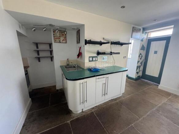 1 bed Apartment to rent Image 6