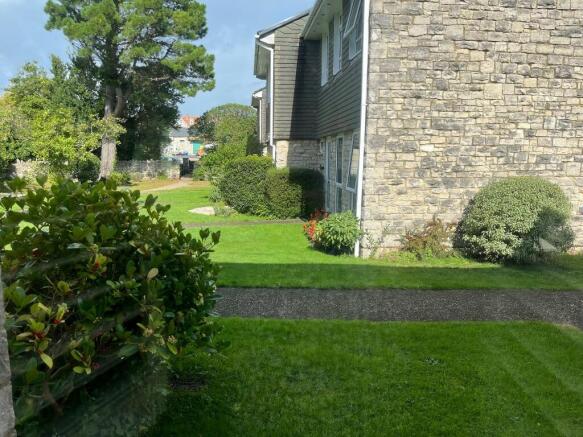 Commual grounds