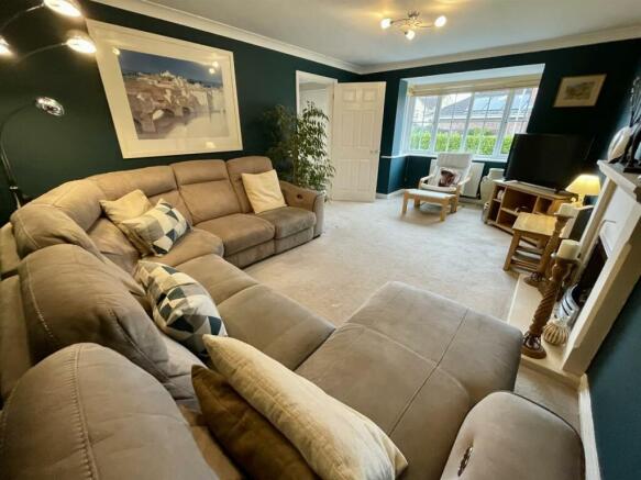 lounge2.JPEG