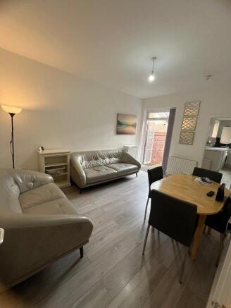 eston-street-m13-0ff-983332