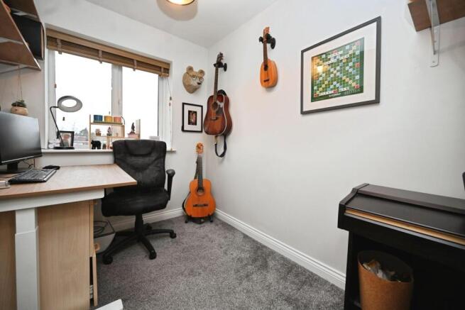 4 bed Semi-Detached for sale Image 9