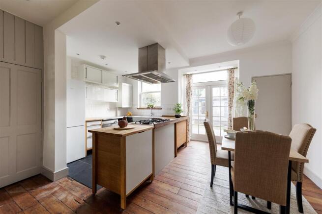 Peterborough Road, E10