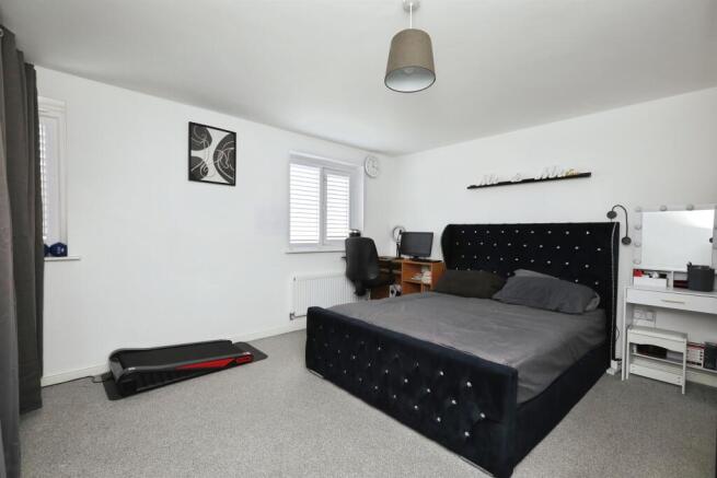 4 bed Detached for sale Image 7