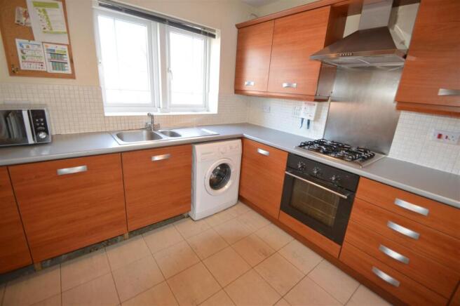 4 Yew - Kitchen.JPG