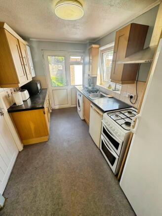Kitchen (b)