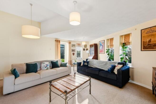 5 bed Detached for sale Image 6