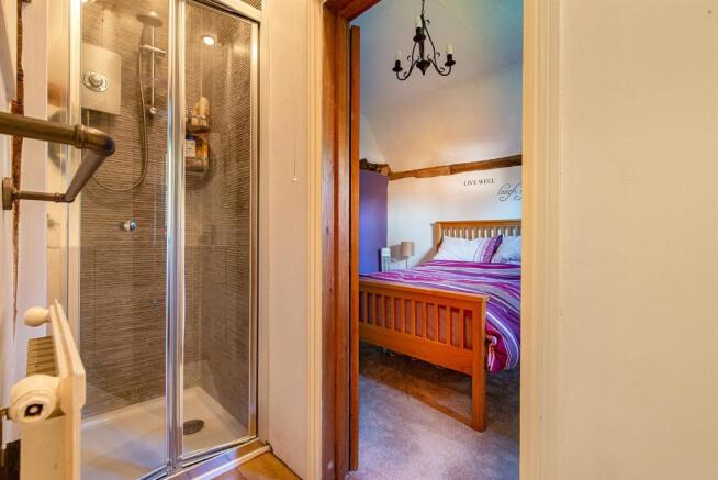 Bakers Cottage bedroom2 ensuite.jpg