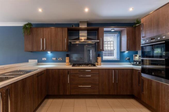 39 Shakerley Close-001.jpg