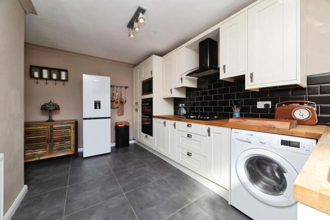 2 bed Semi-Detached for sale Image 5