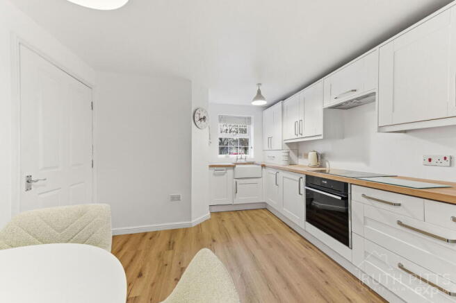 3 bed Town House for sale Image 4