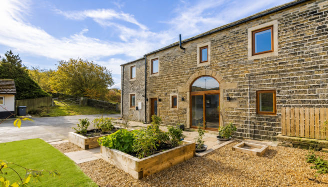 5 Bedroom End Terrace for Rent