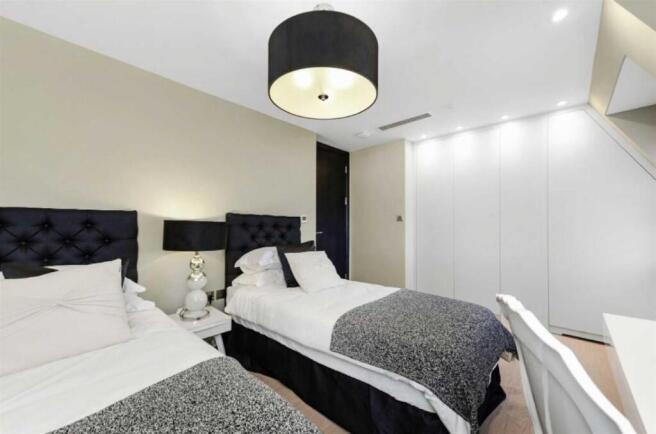 property-photo-1017