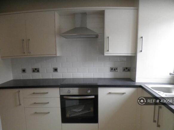 Kitchen (15' 9" X 7' 2")