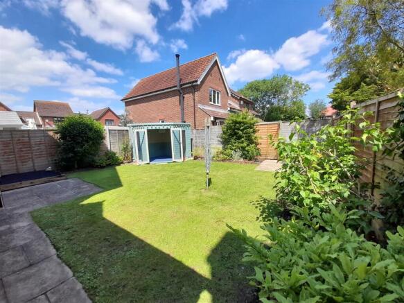 Rear garden 2.jpg