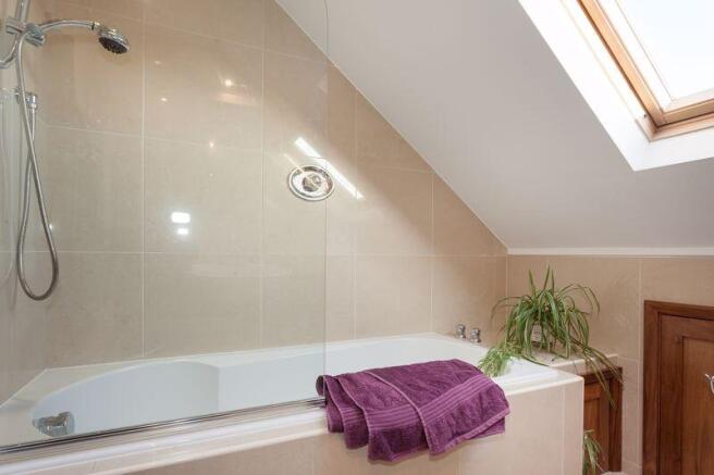 BATHROOM EN SUITE