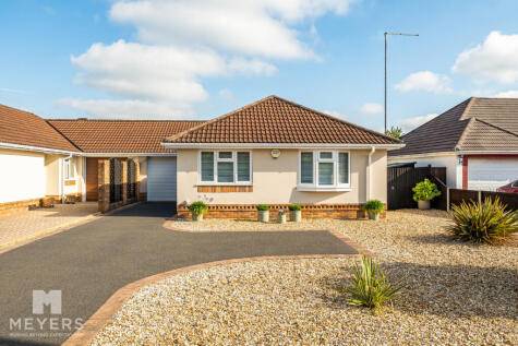 Southern Avenue, West Moors, BH22 0