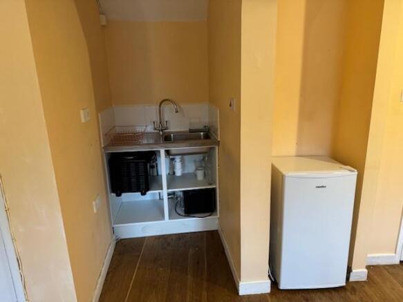 BEDSITTING ROOM