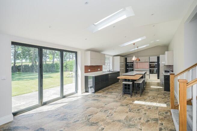 4 bed Detached for sale Image 4