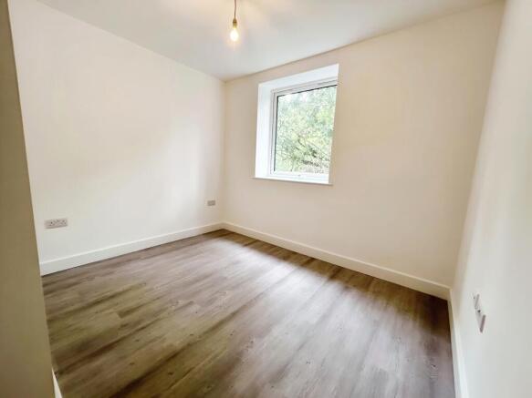 2 bed Apartment to rent Image 8