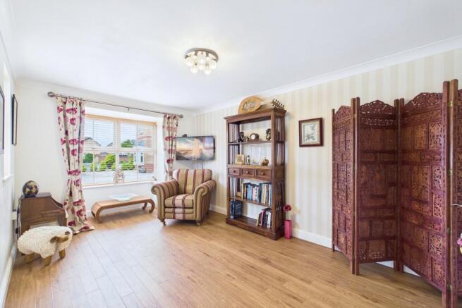 5 bed Detached for sale Image 7