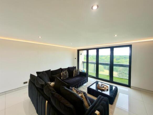3 bed Apartment to rent Image 3