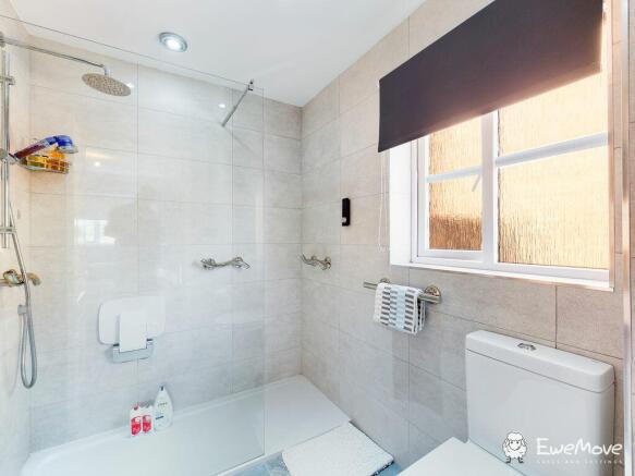 Ensuite to Bed 1