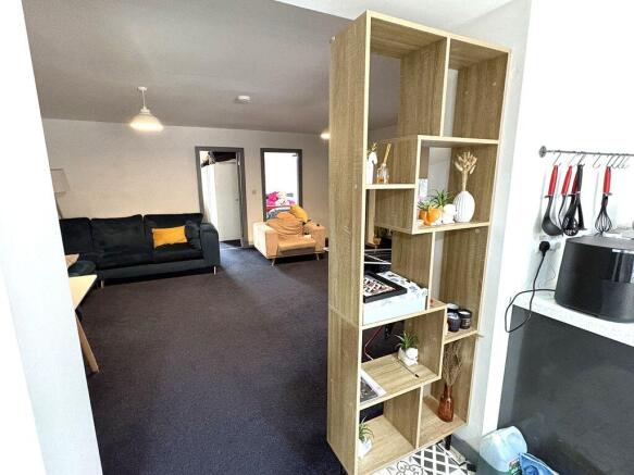 2 bed Duplex to rent Image 9