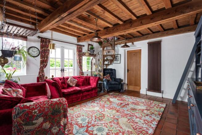 5 bed Detached for sale Image 8