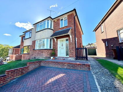 A Fantastic Family Home Close To Schools, Shops & Motorway Links - Concord Avenue