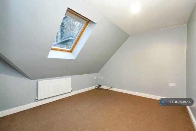 4 bed Semi-Detached to rent Image 4