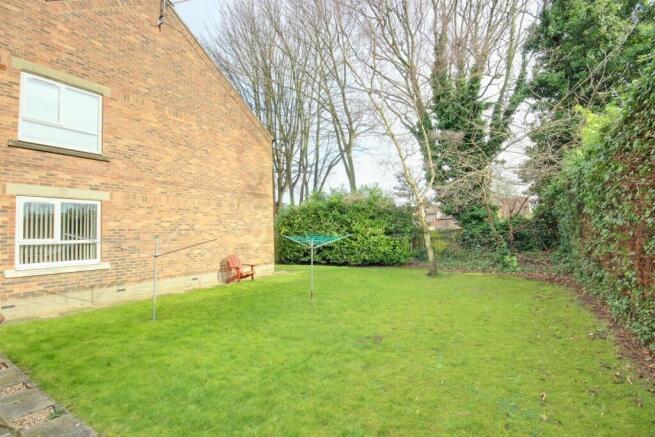 2 bed Retirement Property for sale Image 9