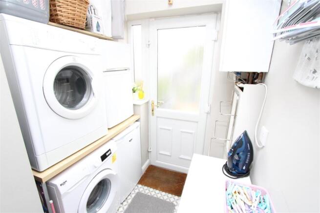 4 bed Semi-Detached for sale Image 11