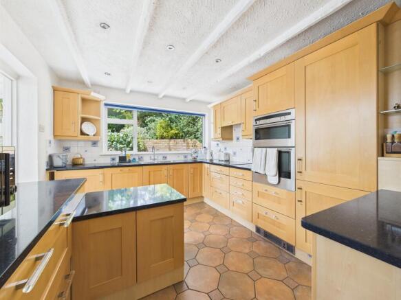 CAM01354G0-PR0550-STILL014