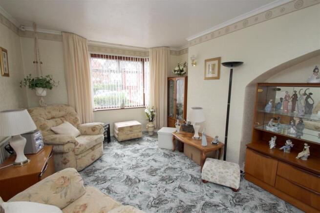 lounge/dining room