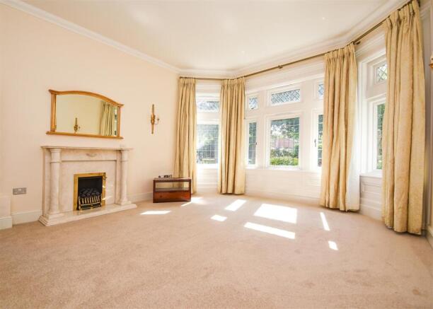 18c Southgate - Lounge.jpg